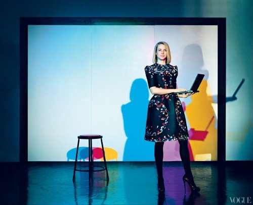 Thời trang công sở quyến rũ của CEO Yahoo trên Vogue