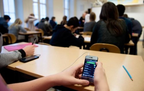 Pháp cấm học sinh sử dụng smartphone trước thềm năm học mới | ICTPress